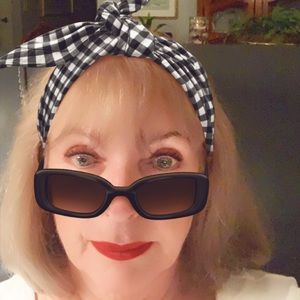 Meet your Posher, Pia